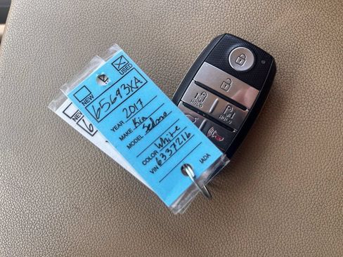 Used 2017 Kia Sedona LX w/ LX Essentials Premium Package FWD image 34