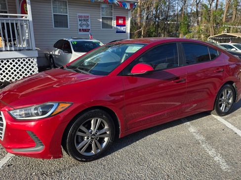 Used 2017 Hyundai Elantra SE image 2