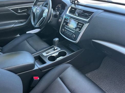 Used 2016 Nissan Altima 2.5 SR w/ LED Appearance Package image 16