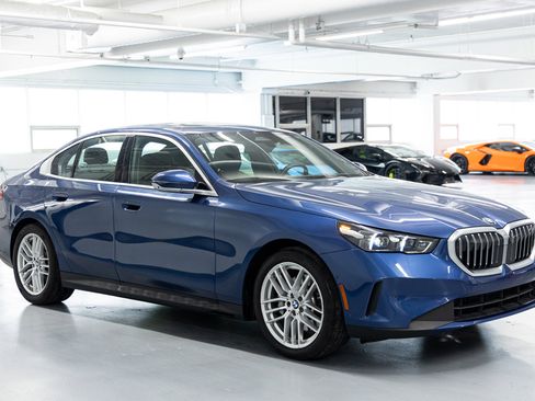 Used 2024 BMW 530i xDrive image 6