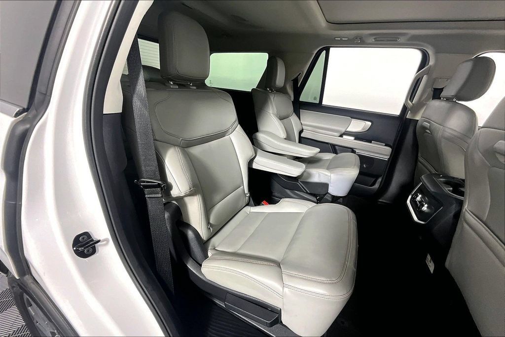 Used 2025 Ford Expedition Active AWD/4WD image 27