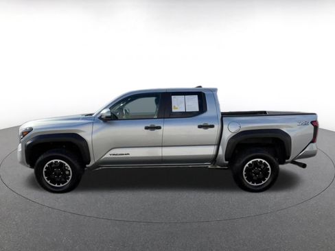 Used 2025 Toyota Tacoma TRD Off-Road AWD/4WD image 8