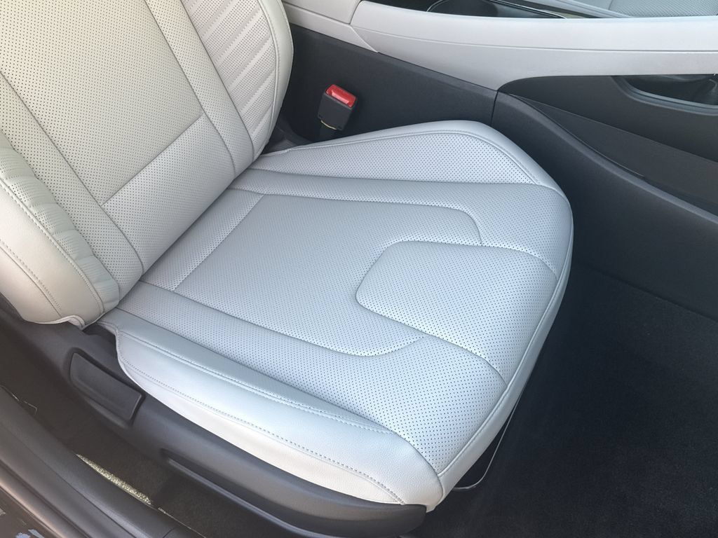 New 2026 Hyundai Elantra Limited FWD image 33