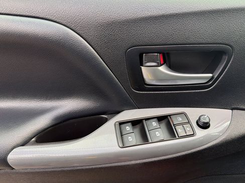 Used 2019 Toyota Sienna SE w/ SE Preferred Package FWD image 10