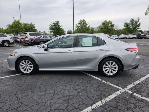 Used 2019 Toyota Camry LE w/ Convenience Package FWD image 12