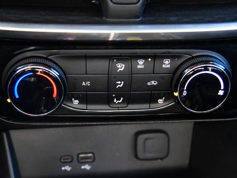 Used 2024 Buick Encore GX Sport Touring w/ Comfort Package image 22