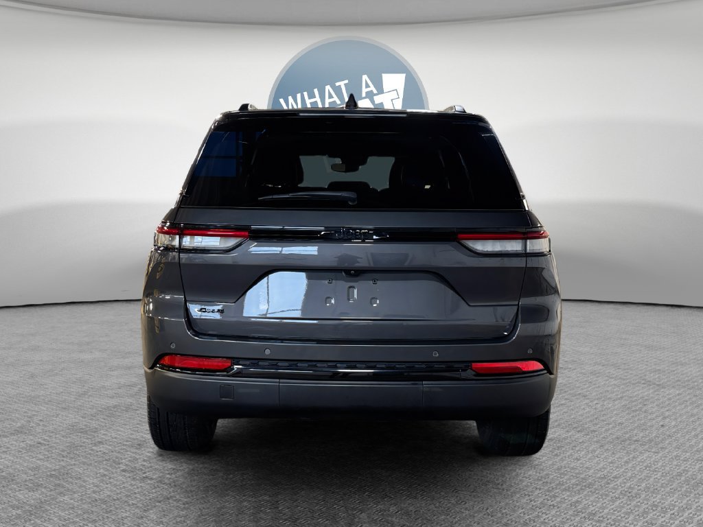 Used 2024 Jeep Grand Cherokee Altitude AWD/4WD image 5