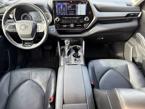 Used 2022 Toyota Highlander Limited FWD image 12