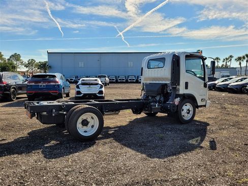 New 2025 Chevrolet Low Cab Forward image 8