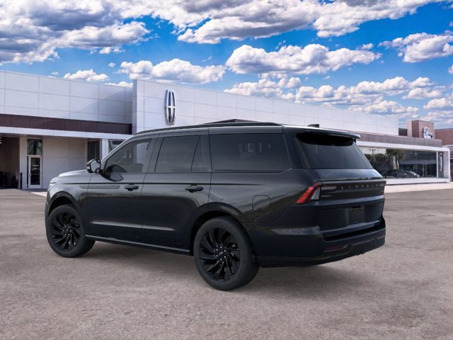 New 2026 Lincoln Navigator Reserve w/ Jet Appearance Package AWD/4WD image 4