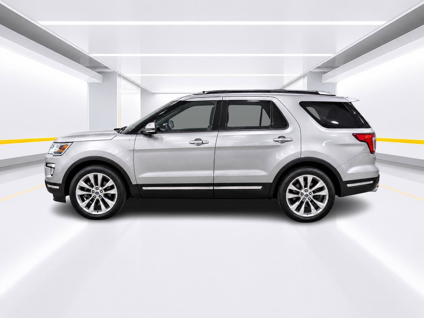 Used 2018 Ford Explorer Limited w/ Equipment Group 301A FWD image 2