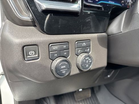 Used 2024 Chevrolet Silverado 1500 LT Trail Boss w/ Convenience Package II AWD/4WD image 15