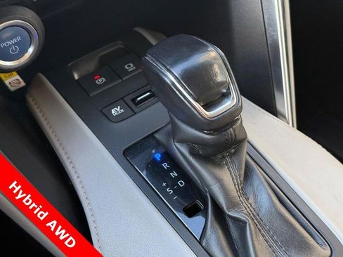 Used 2021 Toyota Venza LE w/ Carpet Mat Package (TMS) image 26