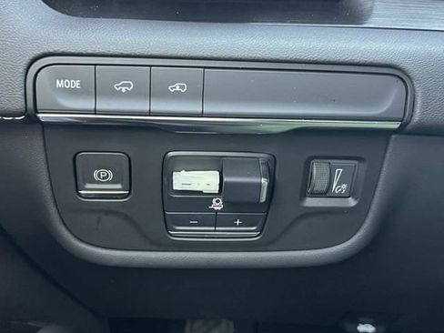 Certified 2024 Cadillac Escalade Premium Luxury w/ Performance Package image 23