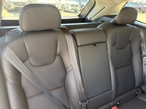 Certified 2023 Volvo XC60 B5 Plus w/ Climate Package image 33
