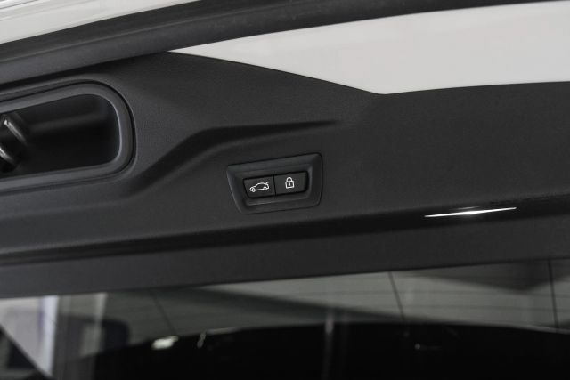 Used 2020 BMW X5 M50i AWD/4WD image 51
