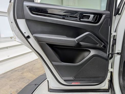 Used 2019 Porsche Cayenne image 17