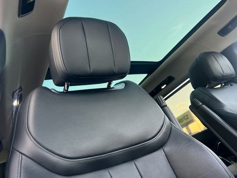 Used 2023 Land Rover Range Rover Long Wheelbase Autobiography image 20