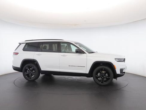 New 2025 Jeep Grand Cherokee L Limited w/ Black Appearance Package image 32