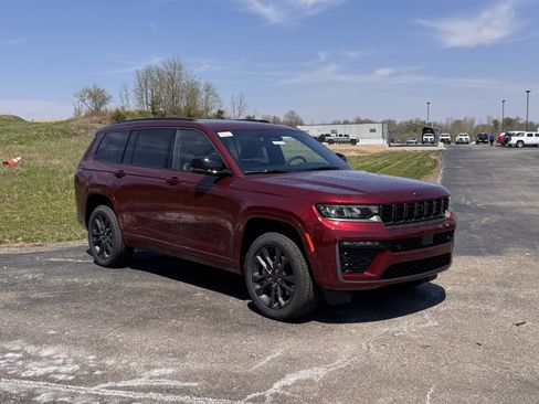 New 2026 Jeep Grand Cherokee L Limited AWD/4WD image 2