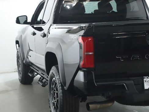 Used 2025 Toyota Tacoma TRD Off-Road AWD/4WD image 42