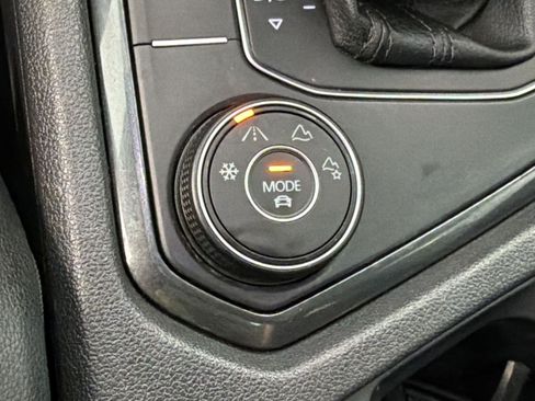 Used 2019 Volkswagen Tiguan SE w/ Panoramic Sunroof Package AWD/4WD image 34