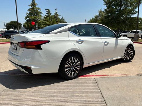 Used 2025 Nissan Altima 2.5 SV FWD image 6