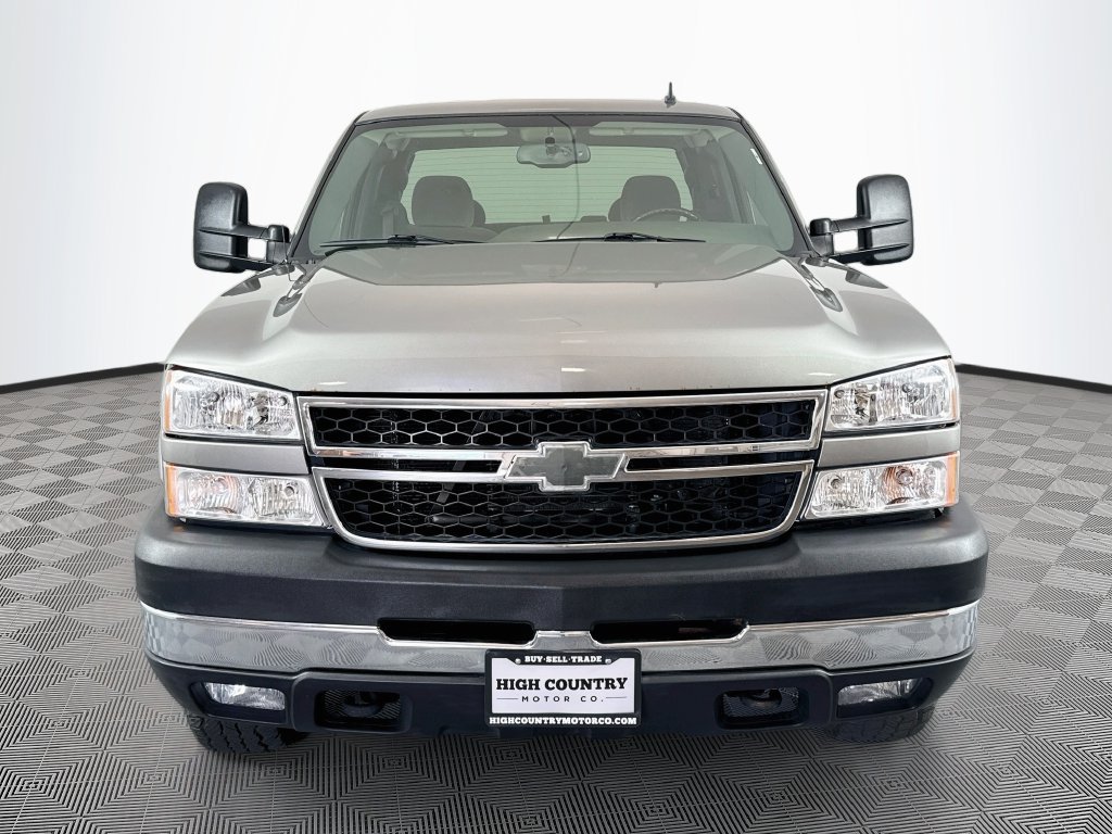 Used 2006 Chevrolet Silverado 2500 LT AWD/4WD image 2
