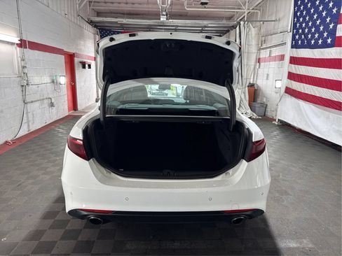 Used 2019 Alfa Romeo Giulia Ti RWD image 11
