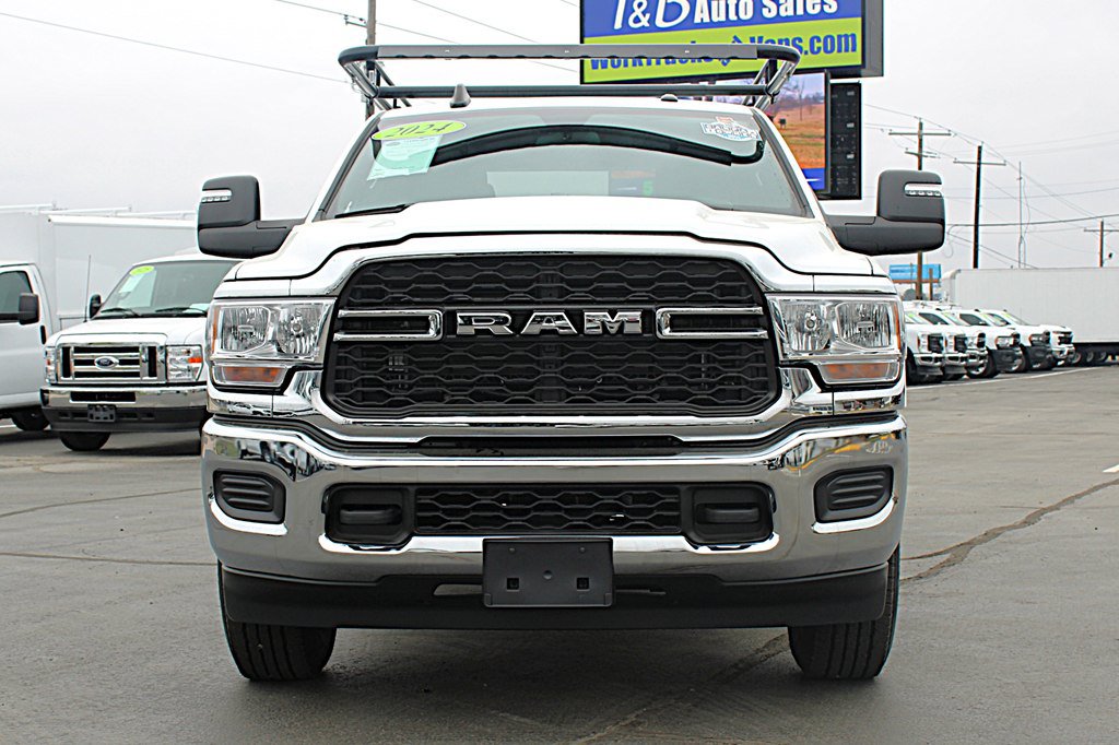 Used 2024 RAM 2500 Tradesman w/ Chrome Appearance Group RWD image 8
