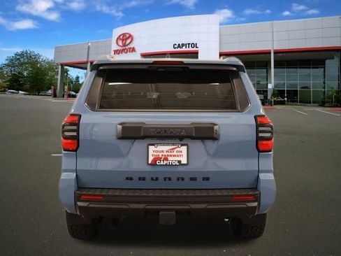 New 2026 Toyota 4Runner SR5 AWD/4WD image 4