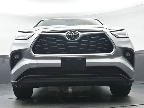 Certified 2024 Toyota Highlander XLE image 47
