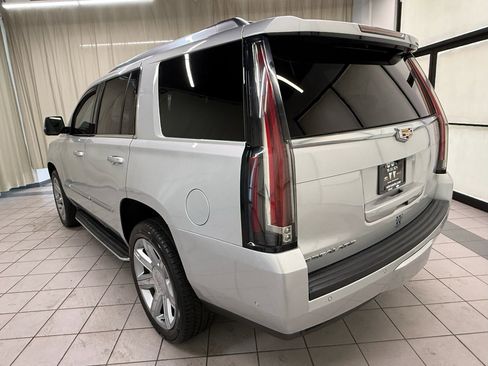 Used 2017 Cadillac Escalade Luxury AWD/4WD image 8