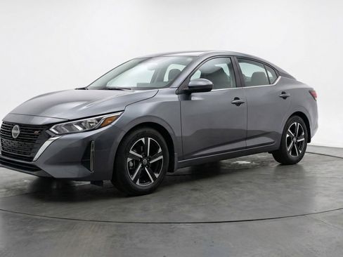 Used 2025 Nissan Sentra SV image 3