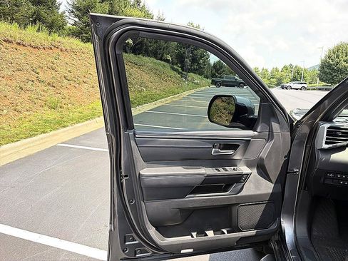 Used 2024 Toyota Tundra Platinum AWD/4WD image 9