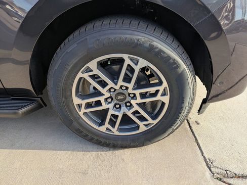 New 2025 Ford Expedition Active image 10