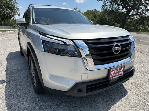 Used 2024 Nissan Pathfinder SV image 7