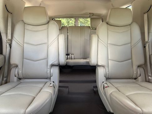 Used 2017 Cadillac Escalade Luxury RWD image 41