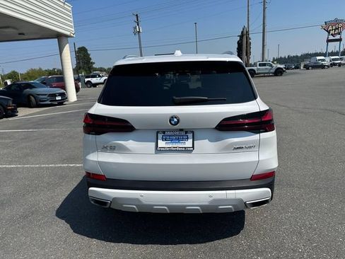 Used 2025 BMW X5 xDrive40i AWD/4WD image 3