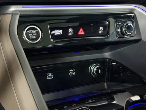 Used 2025 Audi Q5 Premium w/ Convenience Package image 18