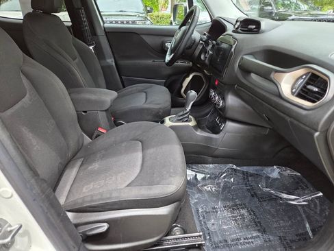 Used 2017 Jeep Renegade Latitude image 10