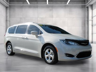 Used 2017 Chrysler Pacifica Touring-L Plus w/ Advanced Safetytec Group