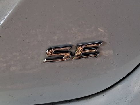 Used 2022 Toyota Camry SE FWD image 9