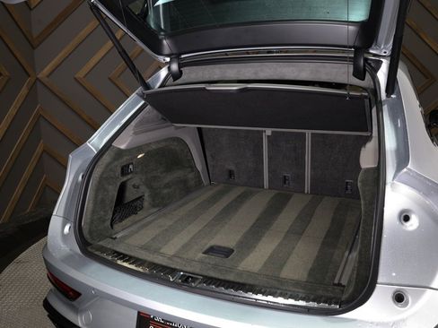 Used 2022 Bentley Bentayga image 21