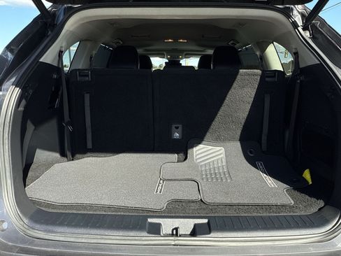 Used 2022 Toyota Highlander XLE AWD/4WD image 27