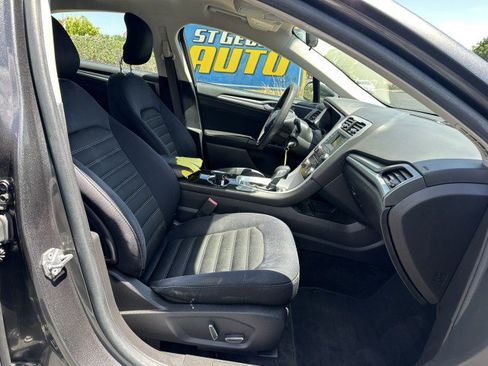 Used 2015 Ford Fusion SE FWD image 18