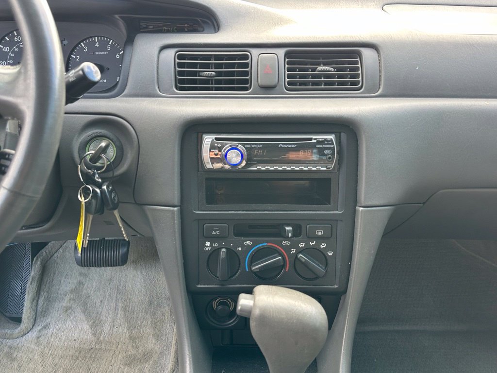 Used 1998 Toyota Camry LE FWD image 19