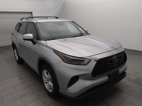 Used 2022 Toyota Highlander L FWD image 13