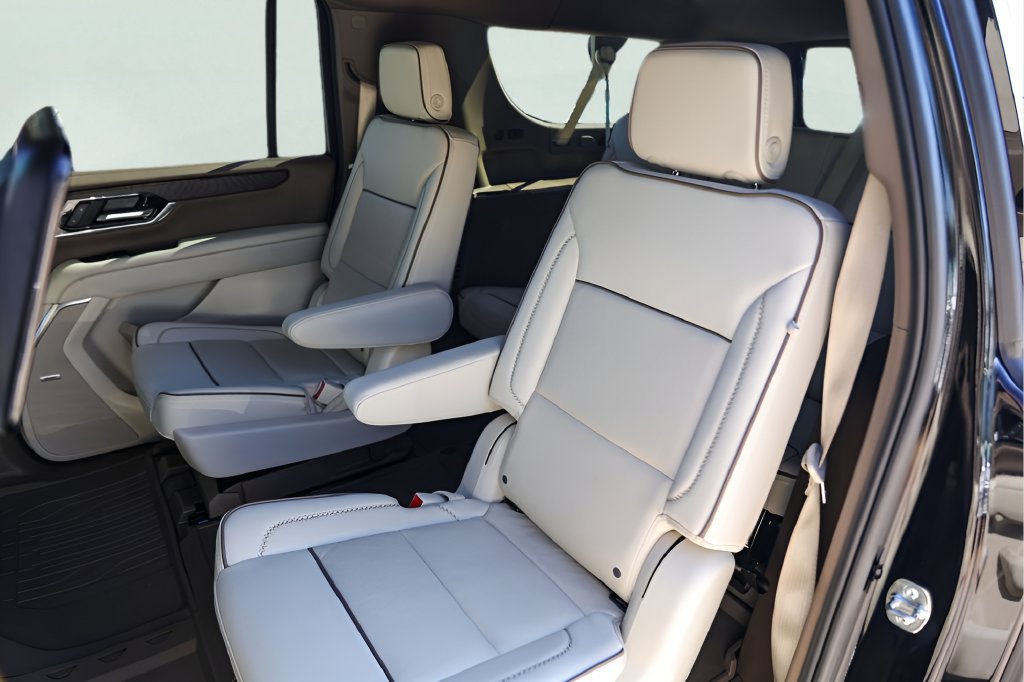 Used 2025 GMC Yukon XL Denali w/ Denali Reserve Package AWD/4WD image 27