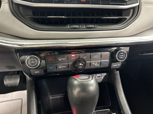 Used 2022 Jeep Compass Limited w/ Sun and Sound Group AWD/4WD image 16